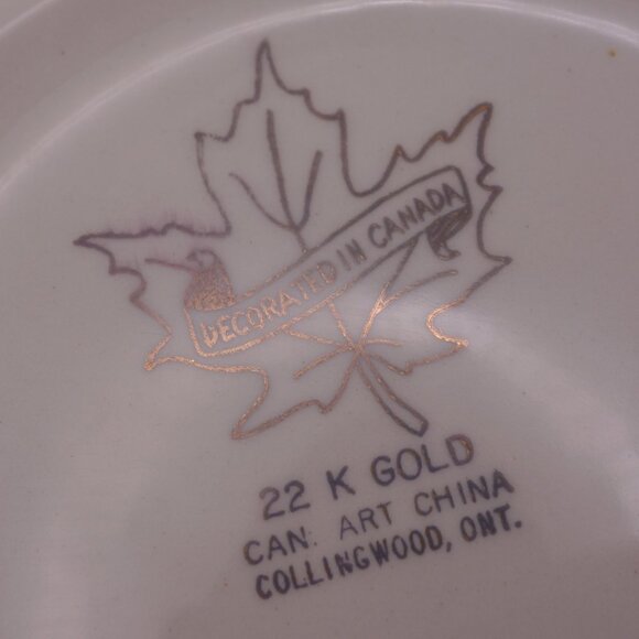 St. Thomas a Becket Pierrefonds, Quebec Decorated in Canada 22K Gold Rim Plate - Picture 6 of 15